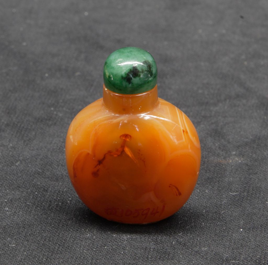 图片[1]-Red agate light plain snuff bottle-China Archive